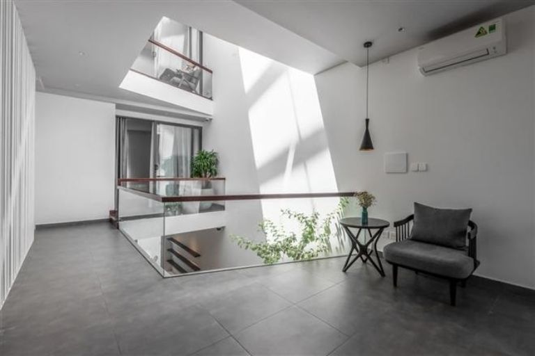 Biệt thự 5 tầng hiện đại - Giếng trời