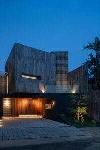 Read more about the article Thiết kế nhà bê tông thích nghi khí hậu nắng nóng