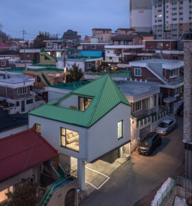 Read more about the article Ngôi nhà hình chiếc bút chì của cặp vợ chồng trẻ