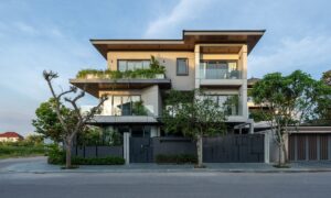 Read more about the article Biệt thự 300 m2 nhiều cây xanh cho ba thế hệ cùng chung sống