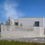 Nhà 197 m2 nội thất trắng của gia đình ba thế hệ